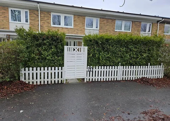 3Br House Sleeps 7 With Balcony-Garden-Bbq-Freep